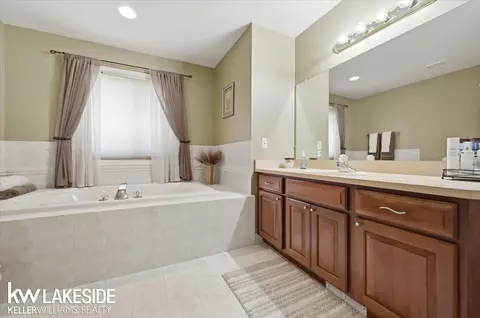 Bath - 49110 Lehr, Macomb, MI 48044 photo 2 of 5