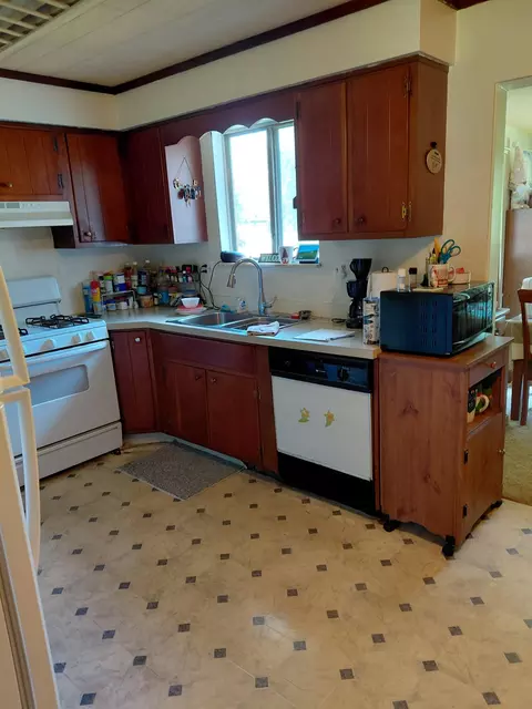 7946 Chalet, Saginaw, MI 48609