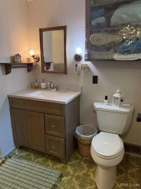 Bath - 311 Chestnut, Munising, MI 49862 photo 1 of 2
