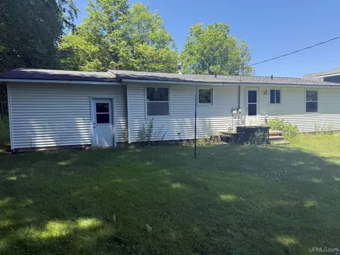 Exterior - 311 Chestnut, Munising, MI 49862 photo 3 of 6