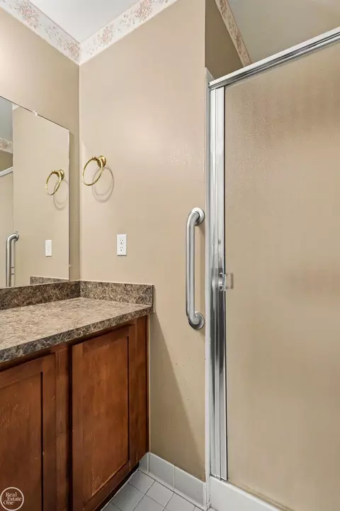 Bath - 52164 Naugatuck, Macomb, MI 48042 photo 2 of 3