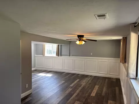 Living - 522 Autumn, Flushing, MI 48433 photo 2 of 3
