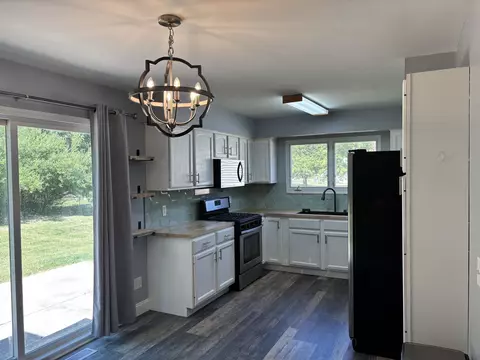Kitchen - 522 Autumn, Flushing, MI 48433 photo 1 of 2