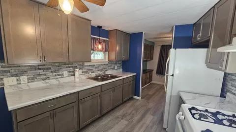 Kitchen - 4906 E Walnut, Beaverton, MI 48612 photo 3 of 4