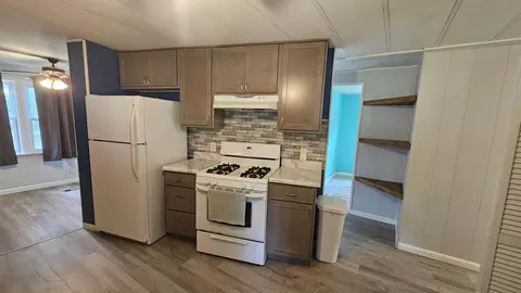 Kitchen - 4906 E Walnut, Beaverton, MI 48612 photo 1 of 4