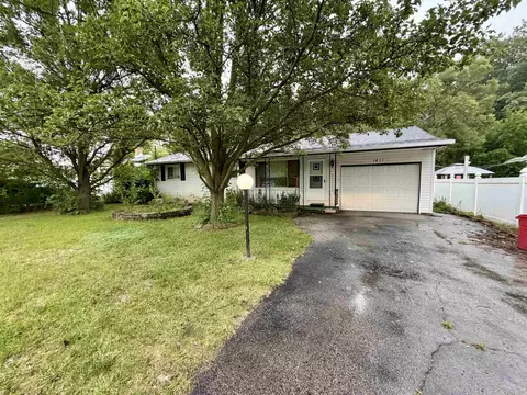 1871 Joy, Saginaw, MI 48601