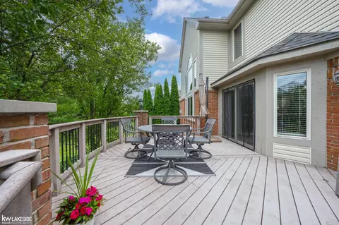Exterior - 55582 Caesars, Shelby Township, MI 48315 photo 12 of 17