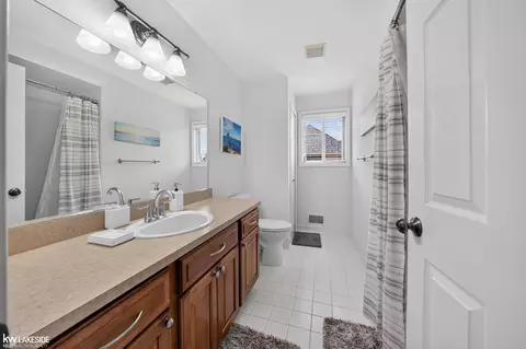 Bath - 55582 Caesars, Shelby Township, MI 48315 photo 2 of 7