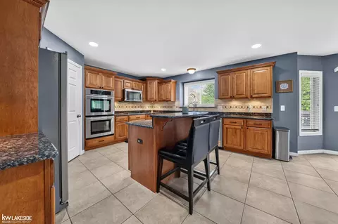Kitchen - 55582 Caesars, Shelby Township, MI 48315 photo 7 of 11
