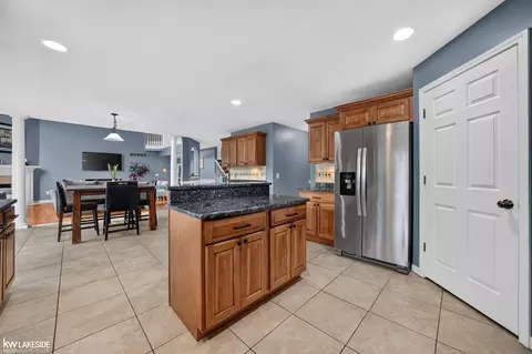 Kitchen - 55582 Caesars, Shelby Township, MI 48315 photo 2 of 11