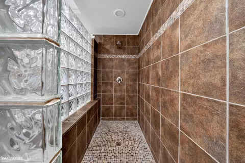 Bath - 55582 Caesars, Shelby Township, MI 48315 photo 7 of 7