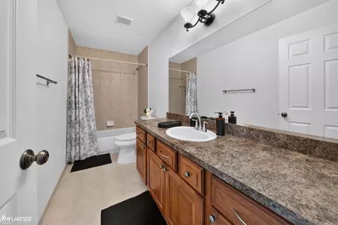 Bath - 55582 Caesars, Shelby Township, MI 48315 photo 3 of 7