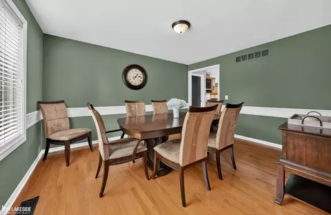 Dining - 55582 Caesars, Shelby Township, MI 48315 photo 1 of 4