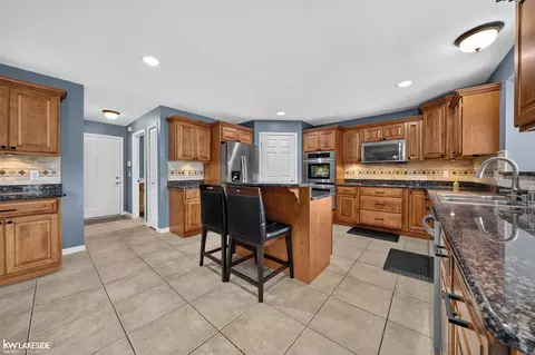 Kitchen - 55582 Caesars, Shelby Township, MI 48315 photo 3 of 11
