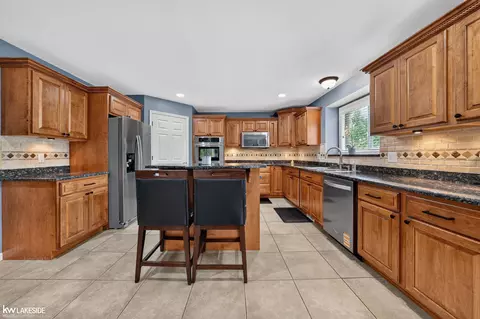 Kitchen - 55582 Caesars, Shelby Township, MI 48315 photo 5 of 11