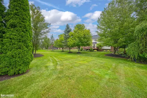Exterior - 55582 Caesars, Shelby Township, MI 48315 photo 8 of 17
