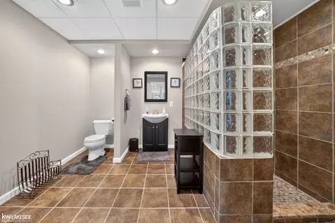 Bath - 55582 Caesars, Shelby Township, MI 48315 photo 6 of 7