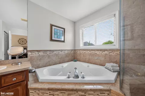 Bath - 55582 Caesars, Shelby Township, MI 48315 photo 4 of 7