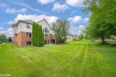 Exterior - 55582 Caesars, Shelby Township, MI 48315 photo 15 of 17