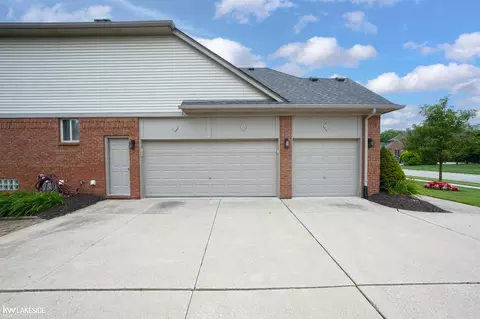 Exterior - 55582 Caesars, Shelby Township, MI 48315 photo 4 of 17