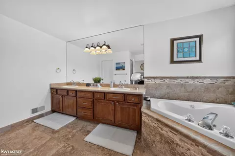 Bath - 55582 Caesars, Shelby Township, MI 48315 photo 5 of 7
