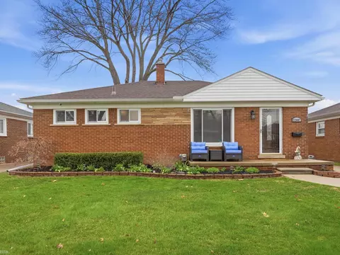 22007 Trombly, Saint Clair Shores, MI 48080