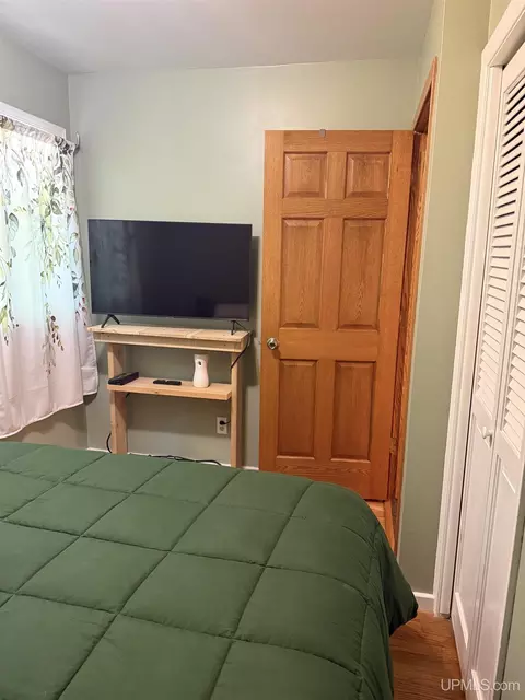 Bedroom - 304 Oak, Munising, MI 49862 photo 6 of 8