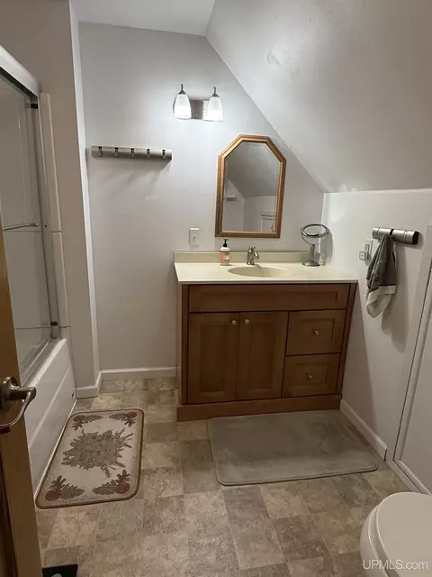Bath - 304 Oak, Munising, MI 49862 photo 1 of 3