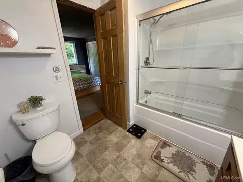 Bath - 304 Oak, Munising, MI 49862 photo 2 of 3