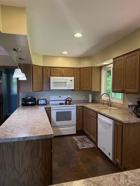 Kitchen - 304 Oak, Munising, MI 49862 photo 2 of 3