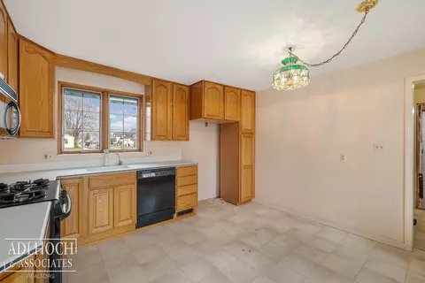 Kitchen - 17526 E 10 Mile, Eastpointe, MI 48021 photo 2 of 3