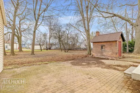 Exterior - 17526 E 10 Mile, Eastpointe, MI 48021 photo 5 of 7