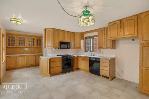Kitchen - 17526 E 10 Mile, Eastpointe, MI 48021 photo 1 of 3