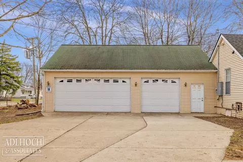 Exterior - 17526 E 10 Mile, Eastpointe, MI 48021 photo 3 of 7