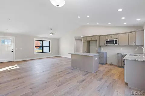 Living - 3200 Pender, Adrian, MI 49221 photo 4 of 5