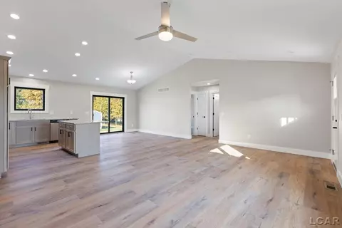 Living - 3200 Pender, Adrian, MI 49221 photo 3 of 5