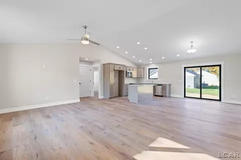 Living - 3200 Pender, Adrian, MI 49221 photo 5 of 5