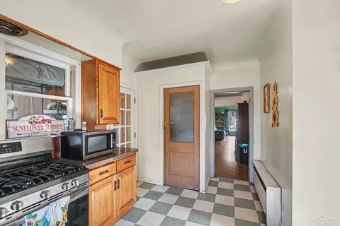Kitchen - 526 E Cedar, Standish, MI 48658 photo 1 of 2