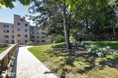 Exterior - 915 E Ct, Flint, MI 48503 photo 3 of 7