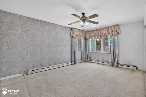 Bedroom - 915 E Ct, Flint, MI 48503 photo 1 of 4