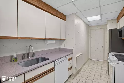 Kitchen - 915 E Ct, Flint, MI 48503 photo 2 of 3