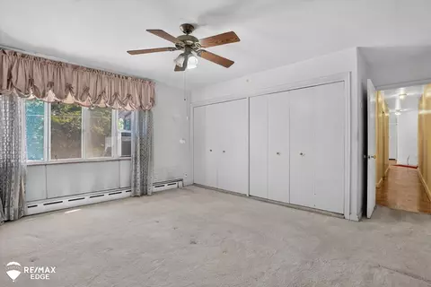 Bedroom - 915 E Ct, Flint, MI 48503 photo 2 of 4