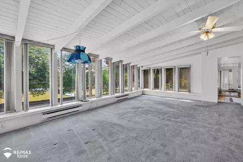 Living - 915 E Ct, Flint, MI 48503 photo 7 of 8