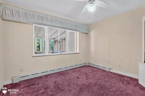 Bedroom - 915 E Ct, Flint, MI 48503 photo 3 of 4