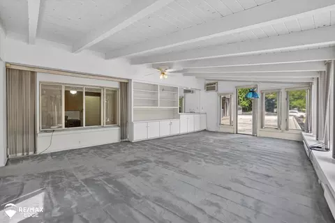Living - 915 E Ct, Flint, MI 48503 photo 8 of 8