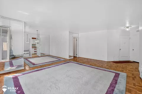 Living - 915 E Ct, Flint, MI 48503 photo 6 of 8
