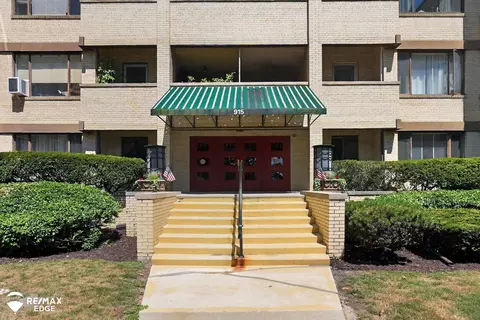 Exterior - 915 E Ct, Flint, MI 48503 photo 1 of 7