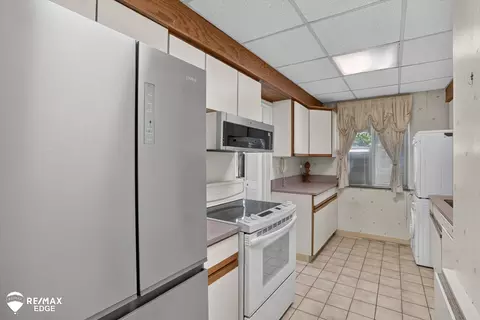 Kitchen - 915 E Ct, Flint, MI 48503 photo 1 of 3