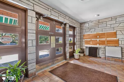 Entry Way - 915 E Ct, Flint, MI 48503 photo 1 of 5