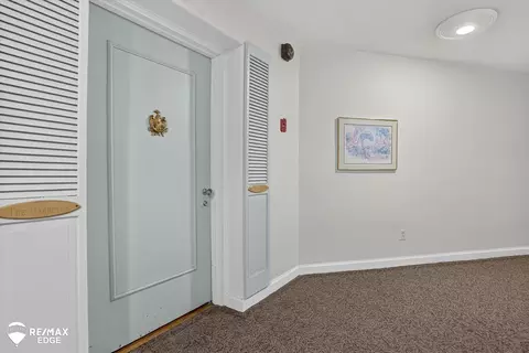Entry Way - 915 E Ct, Flint, MI 48503 photo 4 of 5